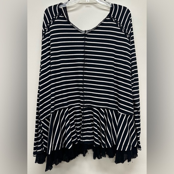 We The Free Black and White Asymmetrical Ruffled Blouse - Picture 10 of 11